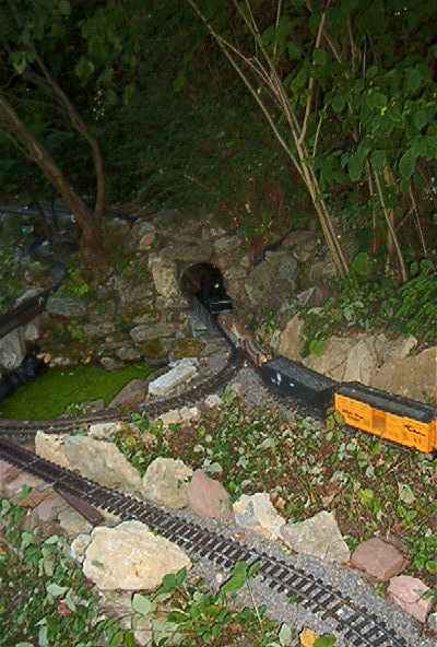 Einfahrt in Tunnel