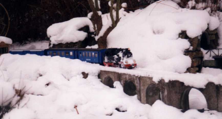 Passenger train uphill approaching the viaduct