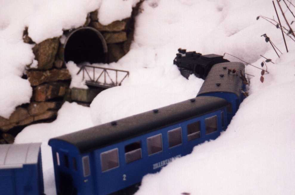Durch den Schnee zum Seetunnel
